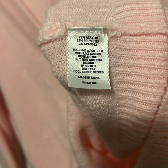 Crown & Ivy XXL Pink V Neck Sweater NWT w Gold Heart Snap Buttons Valentine’s 💌 - Picture 11 of 11